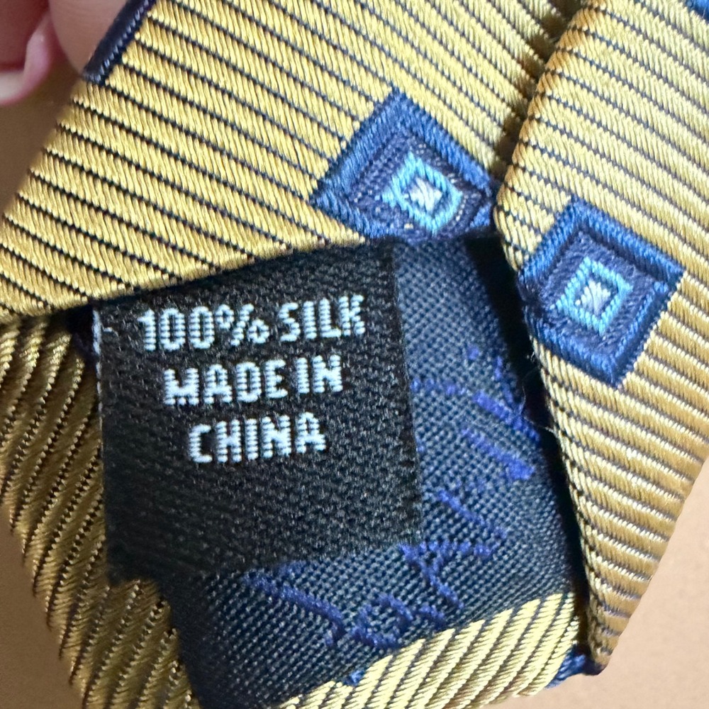 Jos A Bank Traveler Gold Blue Geometric Silk Necktie Stain Resistant 3.5 Inch - Picture 6 of 7